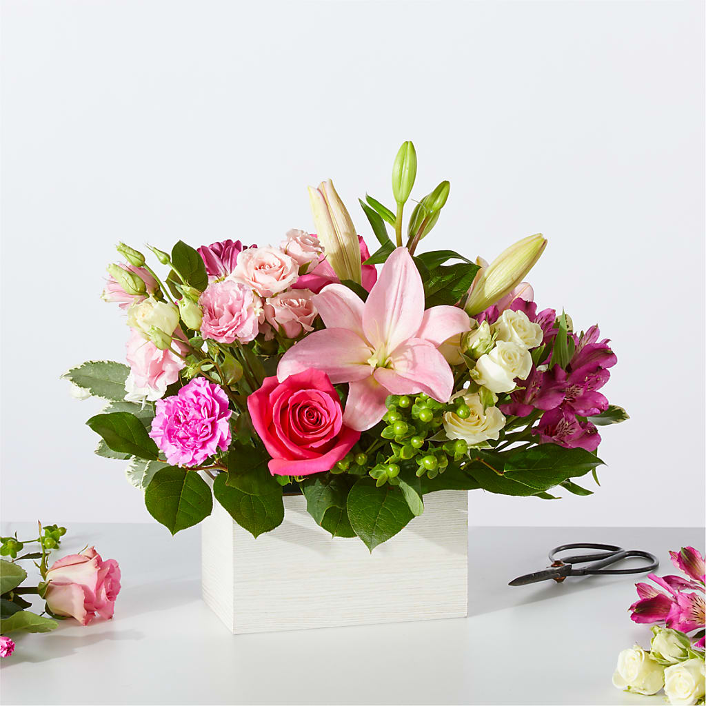 Sweetberry Box – A Florist Original – OBIE'S FLOWERS, Pemberville OH